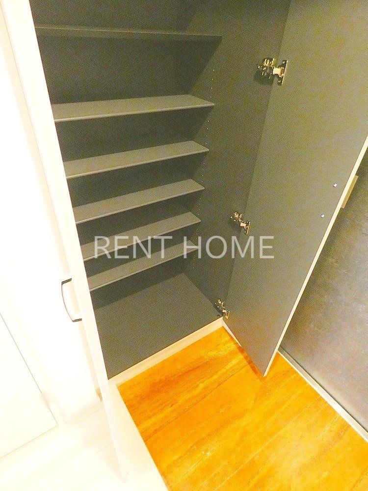 玄関　シューズボックスあります