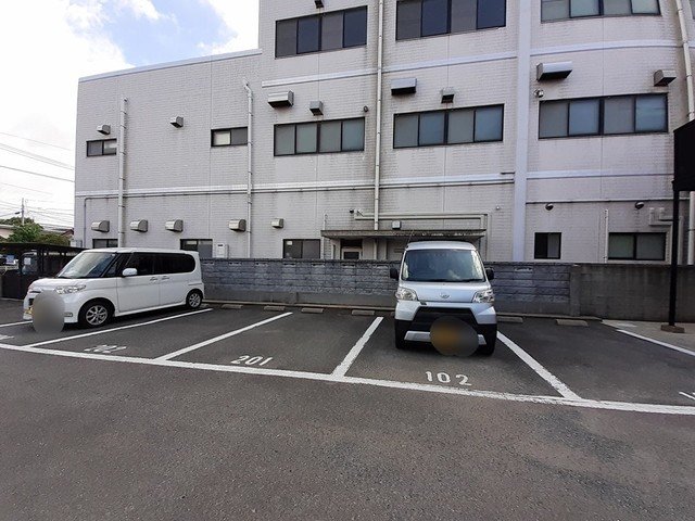 駐車場　車をお持ちの方に嬉しい駐車場付きの物件です