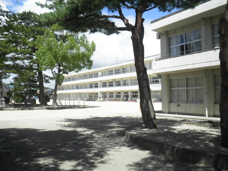 小学校　いわき市立草野小学校（小学校）まで697m