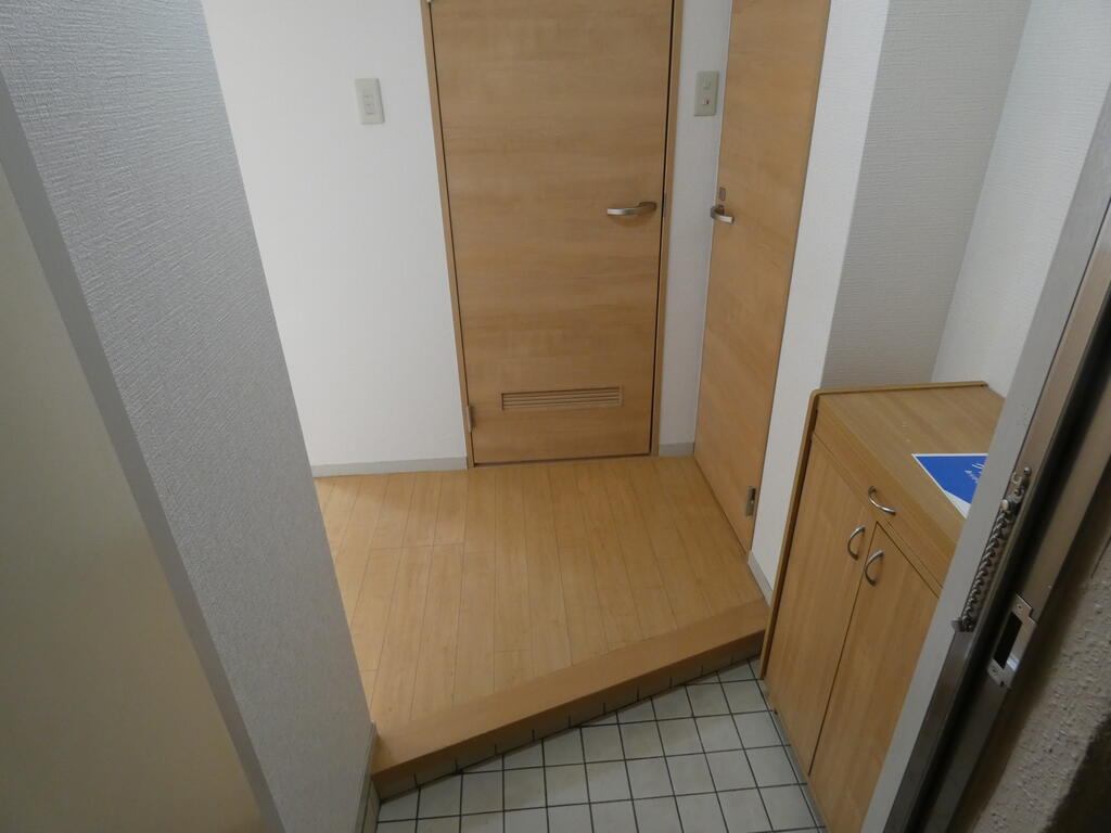 玄関　玄関内部
