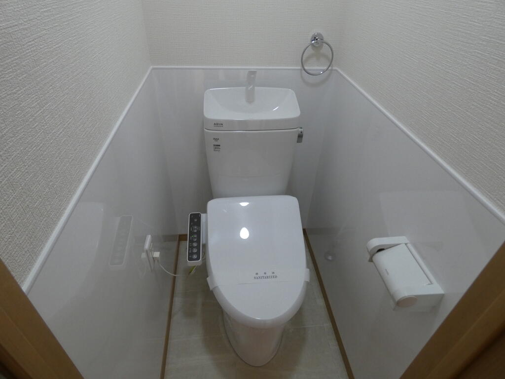 トイレ　温水洗浄便座