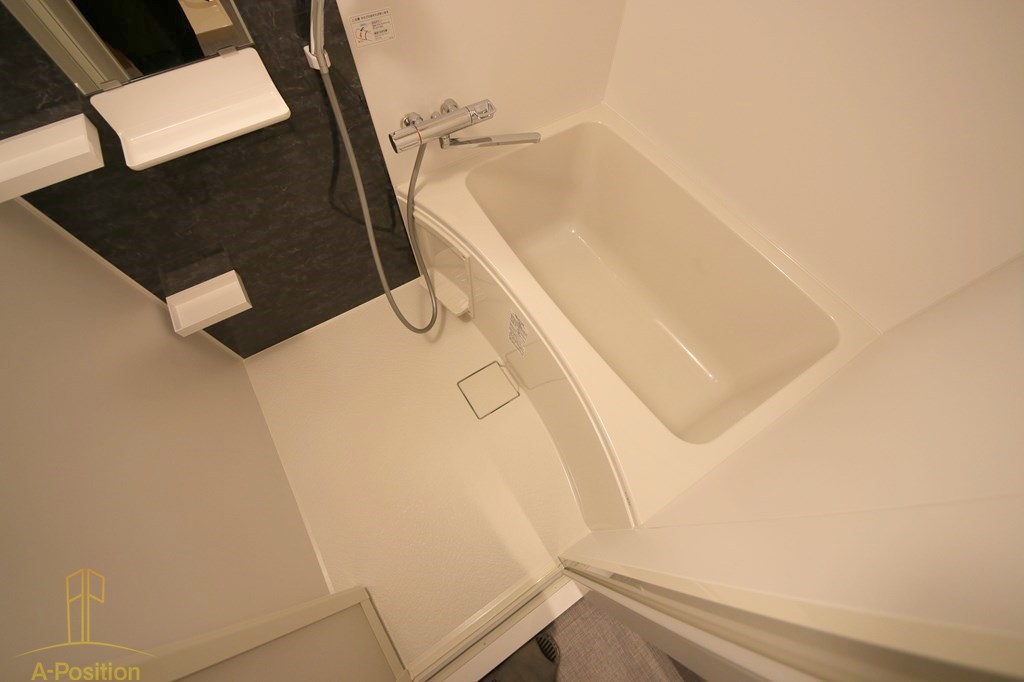 バス・シャワールーム　SERENiTE-04