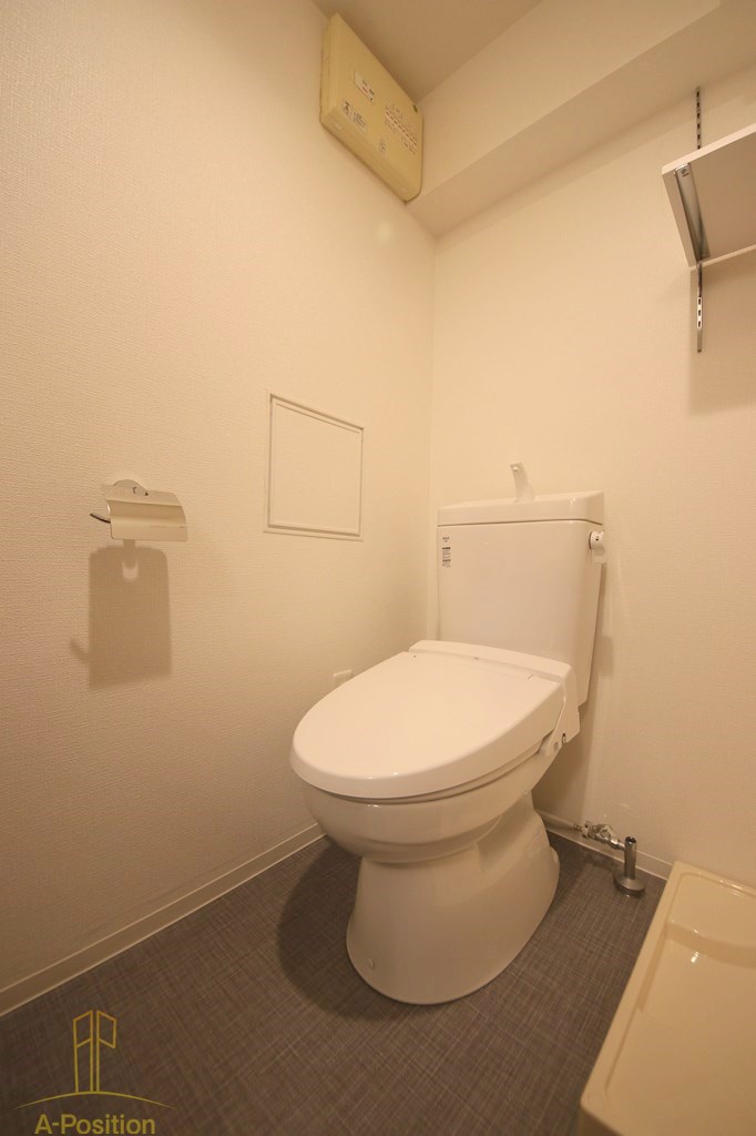 トイレ　SERENiTE-04