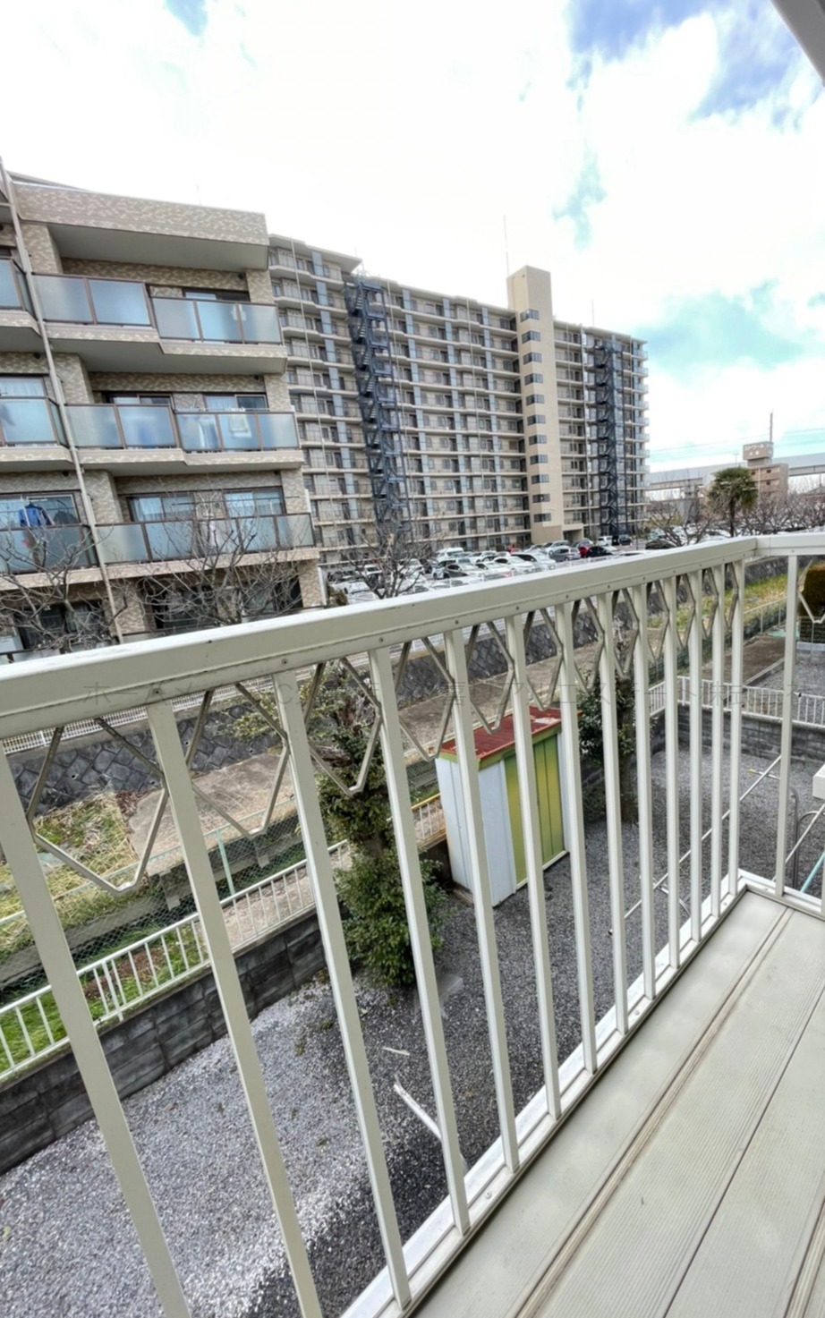 バルコニー　同建物別号室