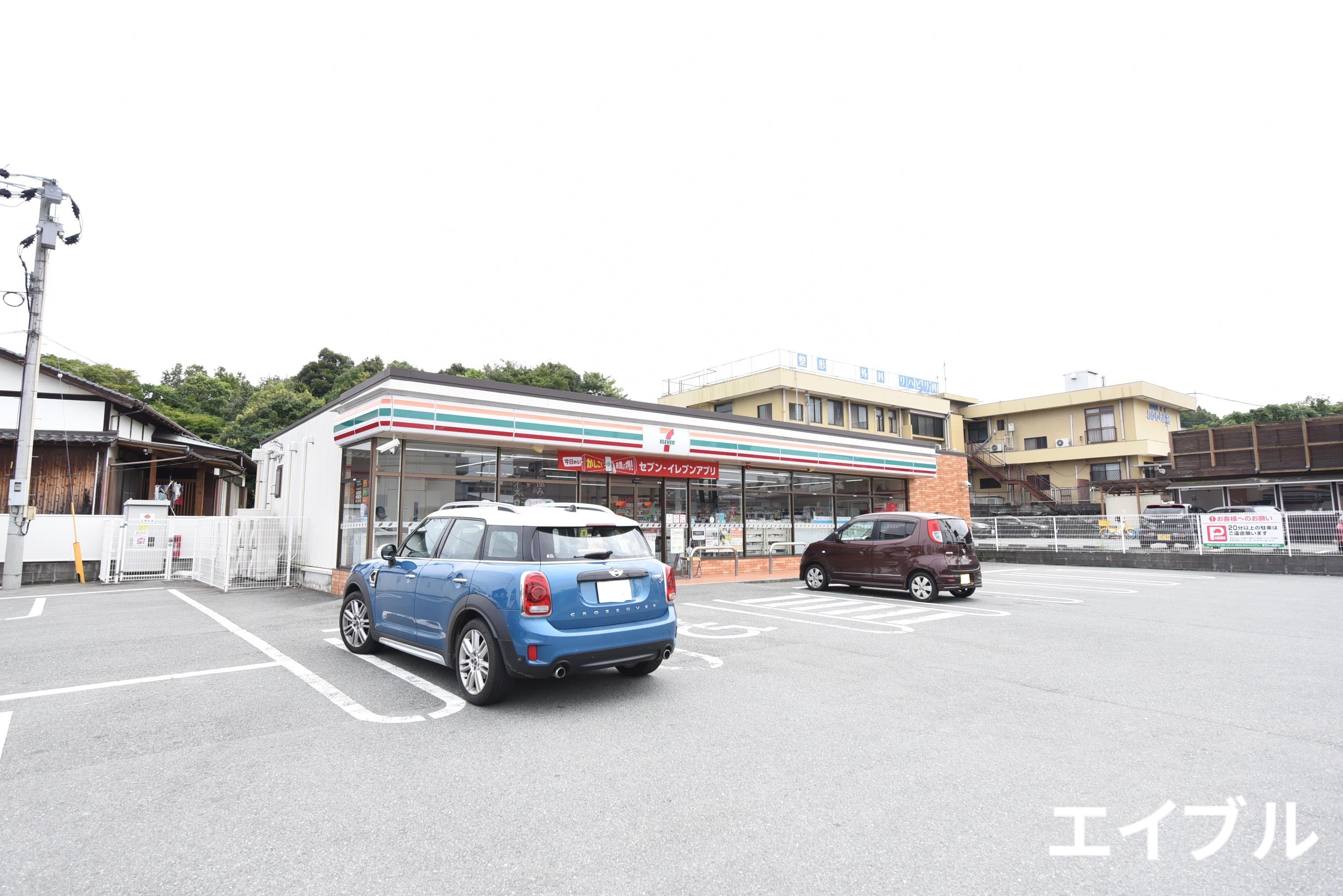 コンビニ　セブンイレブン久留米上津町店（コンビニ）まで918m