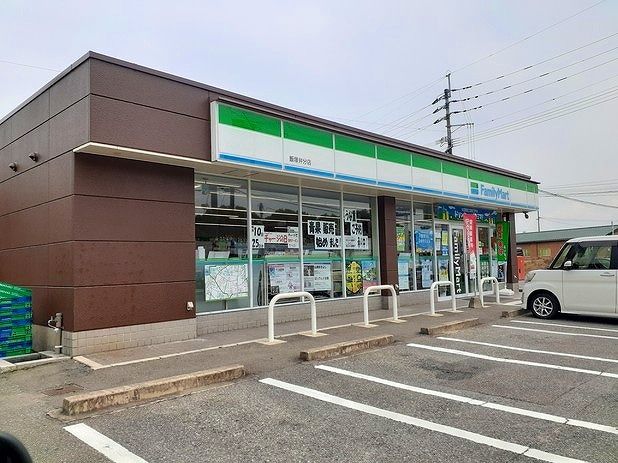 コンビニ　ファミリーマート（コンビニ）まで1100m