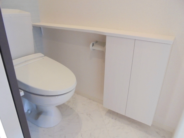 トイレ　写真は101号室になります
