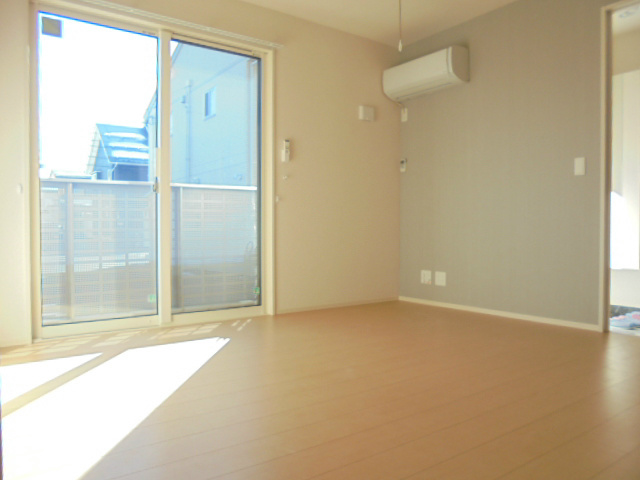 居室・リビング　写真は101号室になります