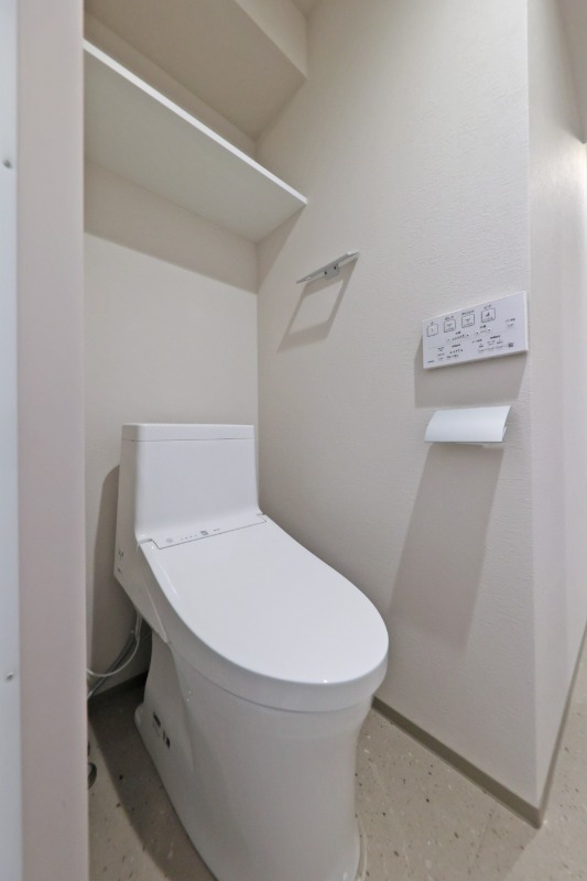 トイレ　温水洗浄便座付トイレ※同タイプ参考写真