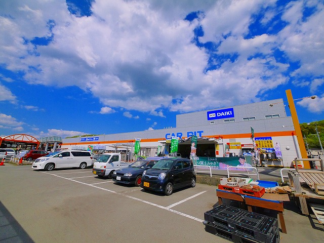 ホームセンター　DCM南生駒店（ホームセンター）まで595m