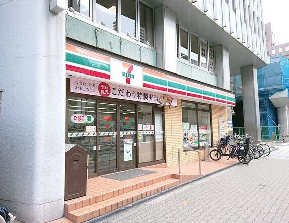 コンビニ　セブンイレブン 大阪靱本町1丁目店（コンビニ）まで603m