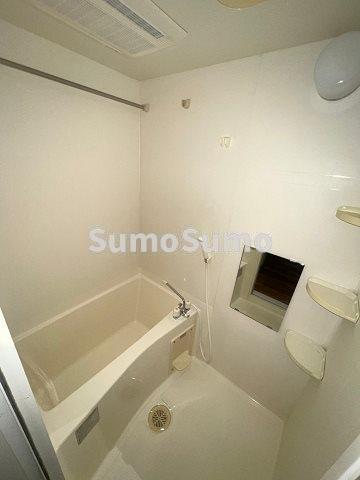 バス・シャワールーム　コンパクトで使いやすいお風呂です