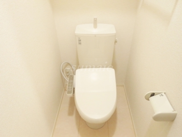 トイレ　温水洗浄便座付トイレです☆