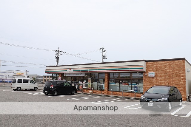 コンビニ　セブンイレブン（コンビニ）まで395m