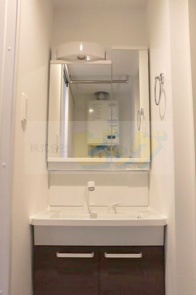 洗面設備　シャワードレッサー付きです！