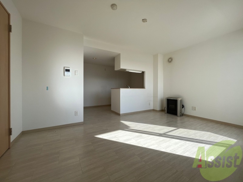 居室・リビング　広くてキレイなお部屋が広がっていて、充実した生活が送れそう。