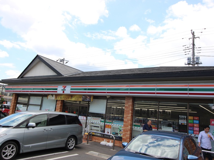 コンビニ　セブンイレブン（コンビニ）まで400m