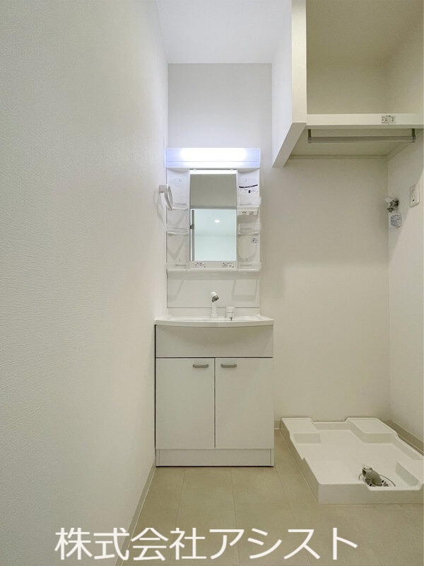 洗面設備　洗面所に収納があるとうれしいですね