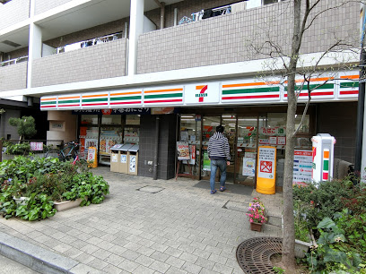 コンビニ　セブンイレブン 目黒駒場1丁目店（コンビニ）まで641m