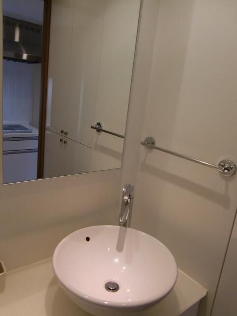 洗面設備　スペースが確保できる洗面所です