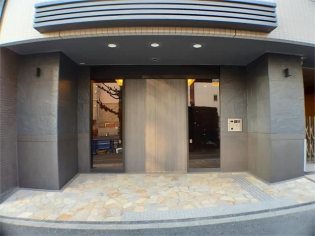 エントランス　落ち着いたエントランスです