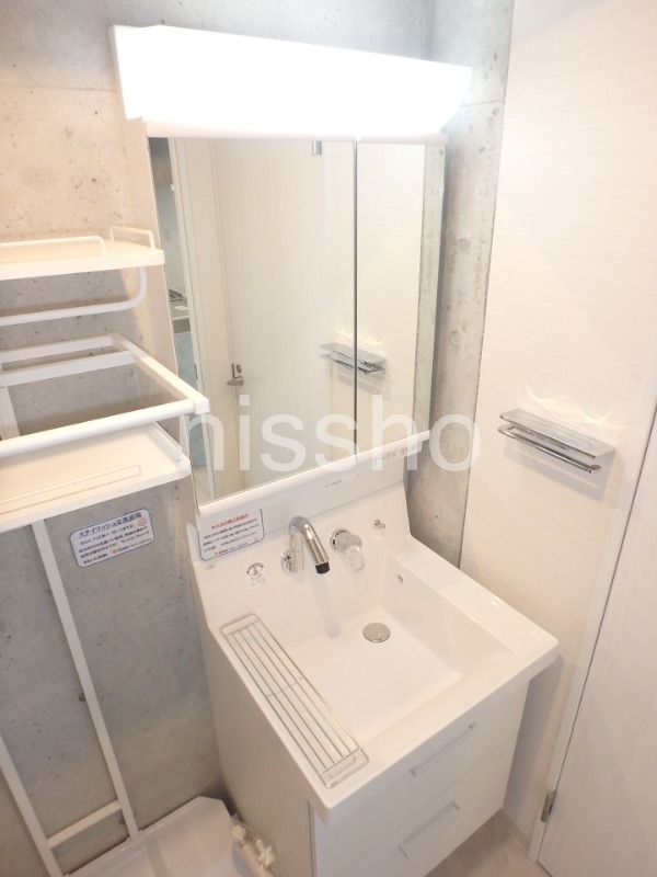 洗面設備　広めの独立洗面台！