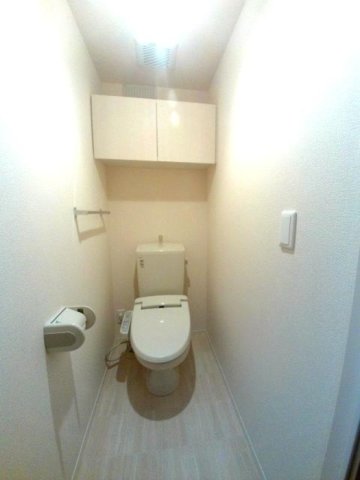 トイレ　温水洗浄便座