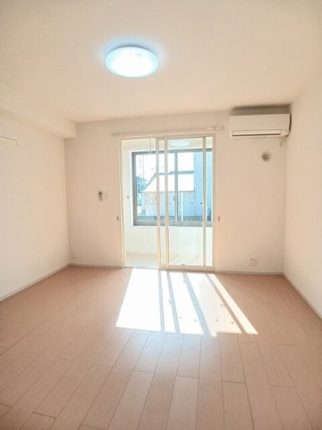 居室・リビング　ゆったり過ごせる居間です