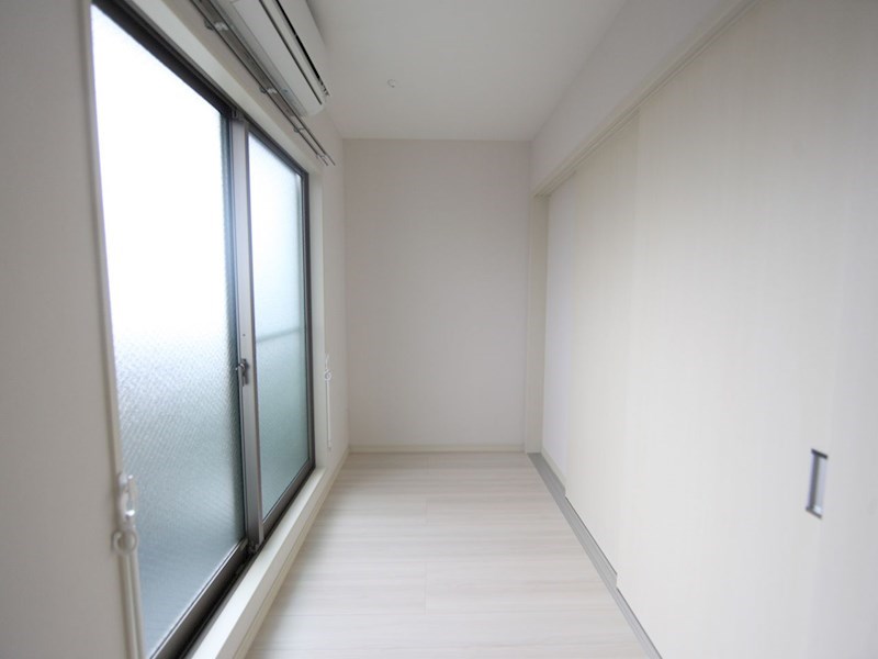 バルコニー　洋室3.8帖　クローゼット付　エアコン完備　バルコニー