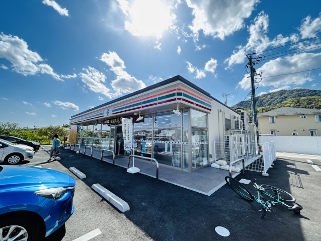 コンビニ　セブンイレブン広島祇園8丁目店（コンビニ）まで580m