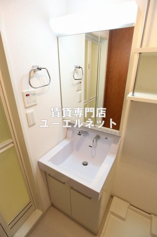 洗面設備　清潔感ある独立洗面台で毎日気持ちよく♪