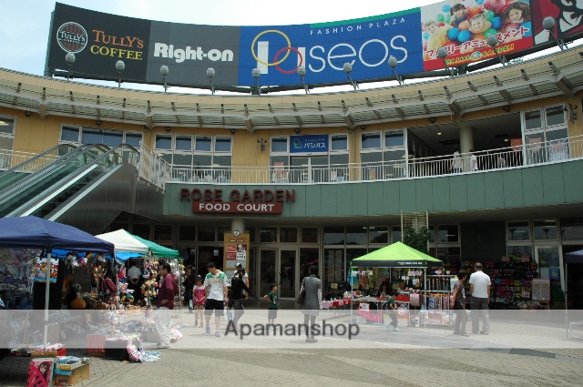 ショッピングセンター　UNIQUS伊奈（ショッピングセンター）まで284m