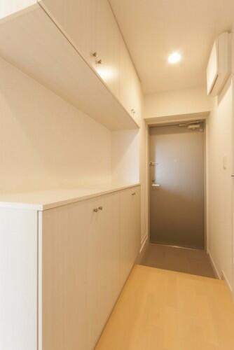 玄関　玄関収納あります