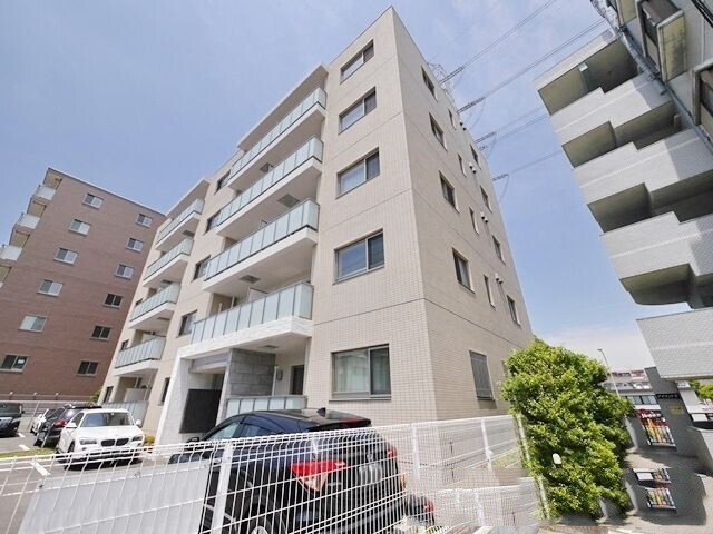 建物外観　外観タイル張りです