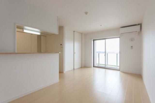 居室・リビング　南向きのお部屋です