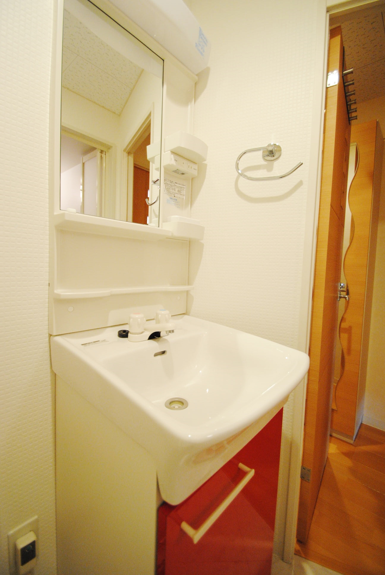 洗面設備　独立洗面台＊号室・階数によって色味違います