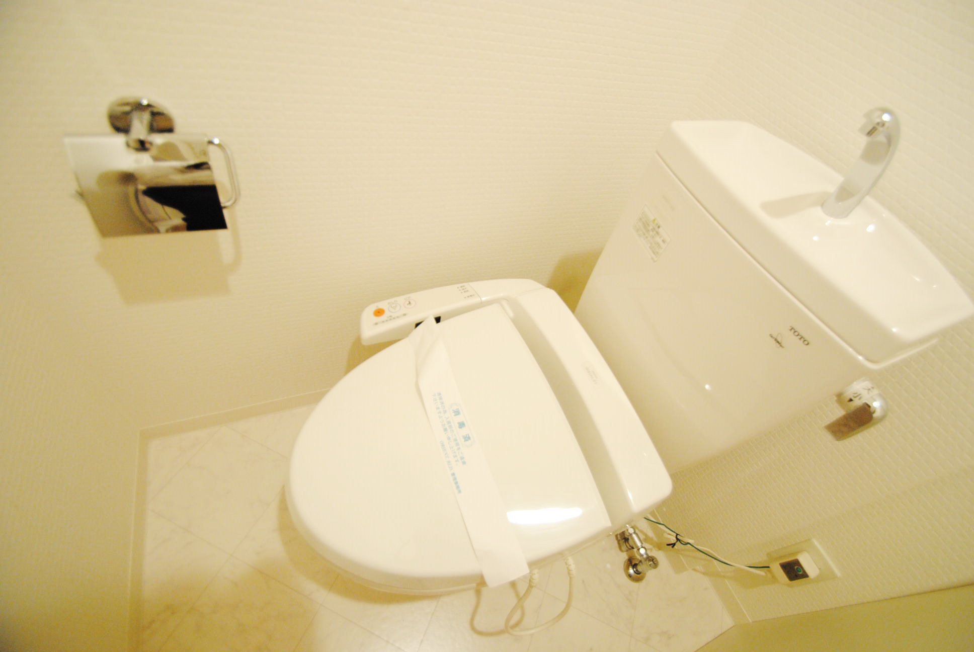 トイレ　ウォシュレット完備＊号室・階数によって色味違います