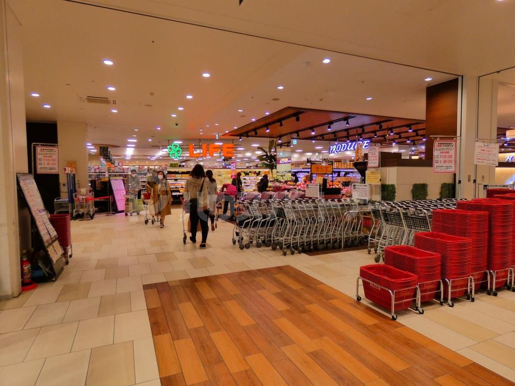 スーパー　株式会社ライフコーポレーションポンテポルタ千住店（スーパー）まで600m