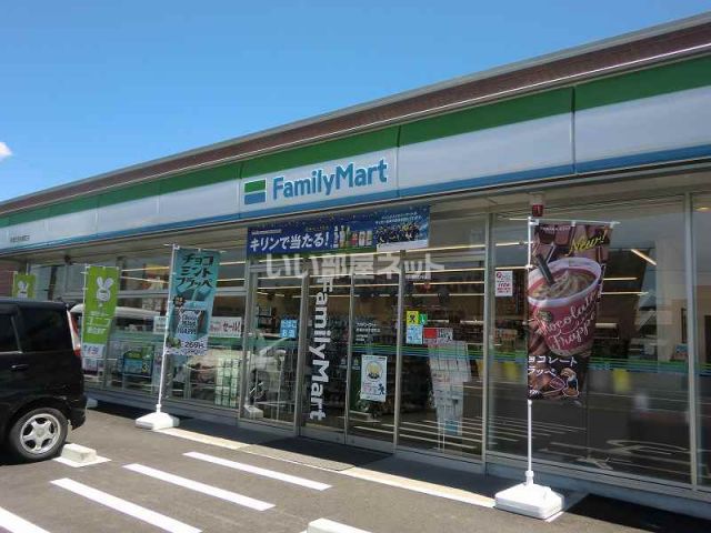コンビニ　ファミリーマート美濃加茂中富町店（コンビニ）まで599m