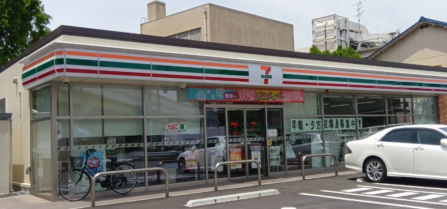 コンビニ　セブンイレブン 豊中庄本町4丁目店（コンビニ）まで555m