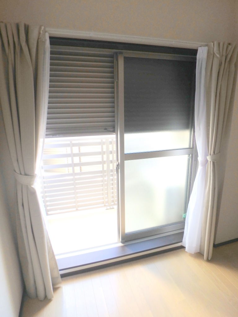 セキュリティ　防犯シャッターが設置されています