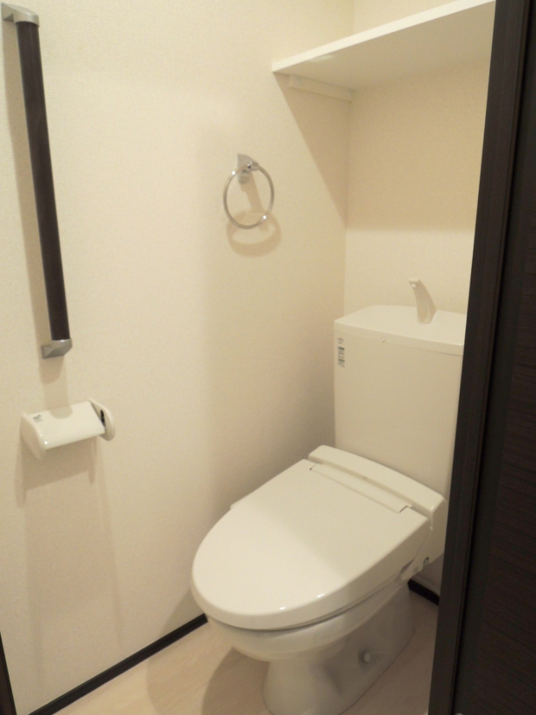 トイレ　温水洗浄便座です