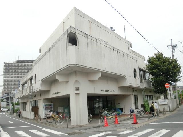 図書館　市立図書館馬橋分館（図書館）まで810m
