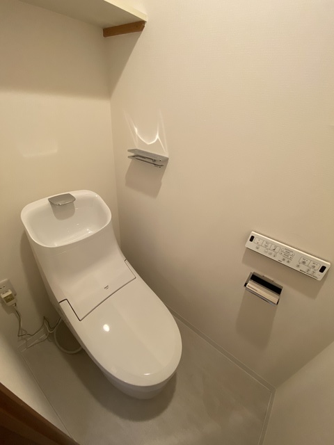 トイレ　温水洗浄機付き