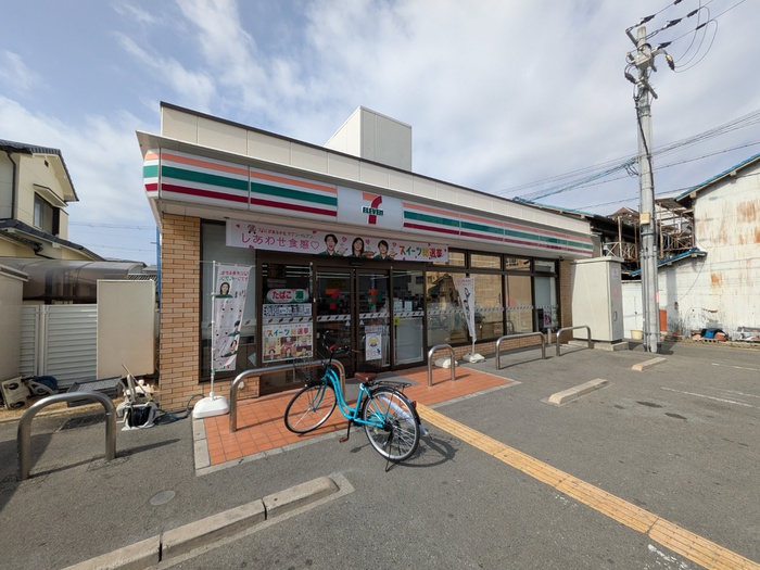 コンビニ　セブンイレブン（コンビニ）まで400m