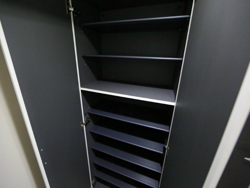 玄関　玄関　シューズボックス付（収納充実してます）