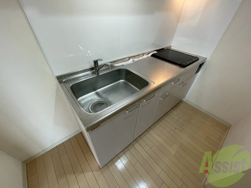 キッチン　ＩＨクッキングヒーターです！お手入れも楽々ですね。