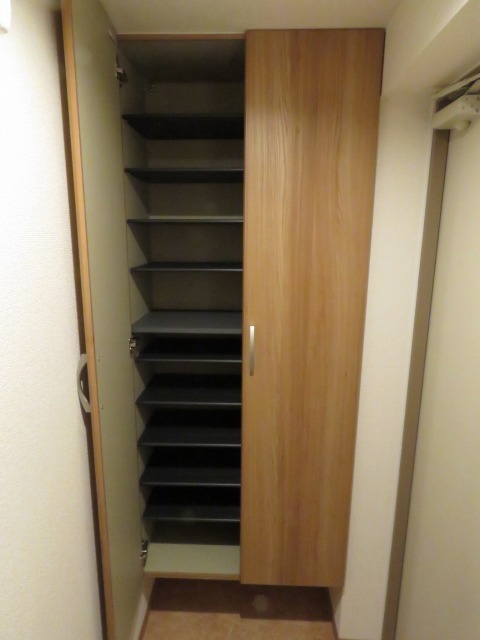 その他設備　シューズクローゼット付きです。