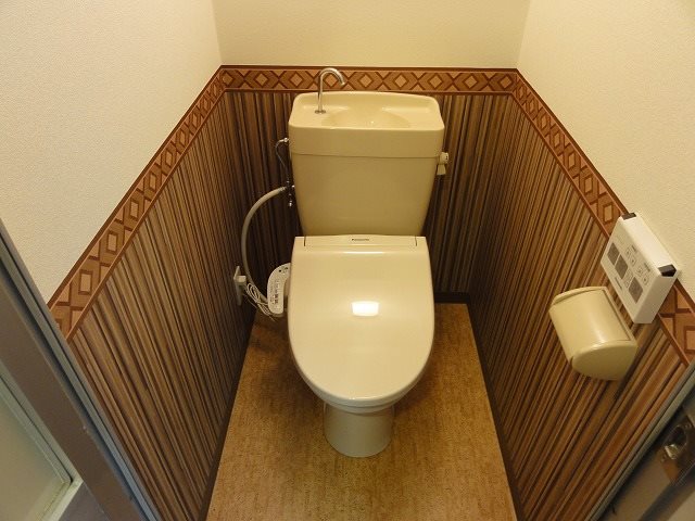 トイレ　ウォシュレット付き