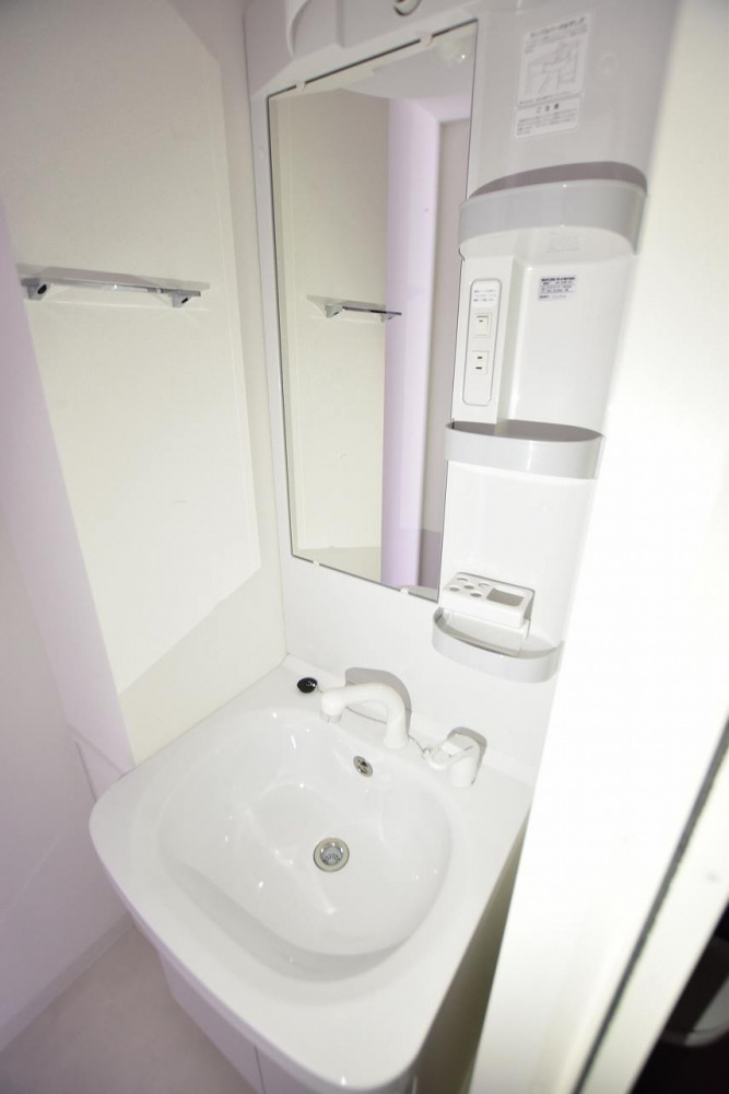 洗面設備　同物件、別物件のお写真です。ご参考までにご覧ください。
